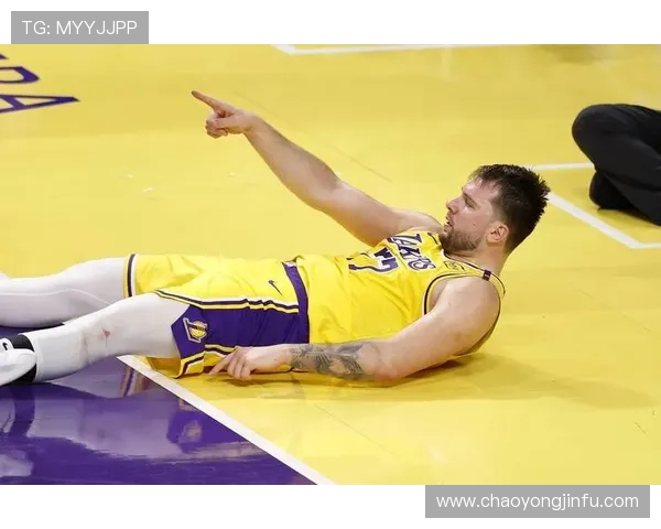 年轻球星爆发连胜震动网坛老将奋力追赶新赛季群雄并起竞争格局重塑