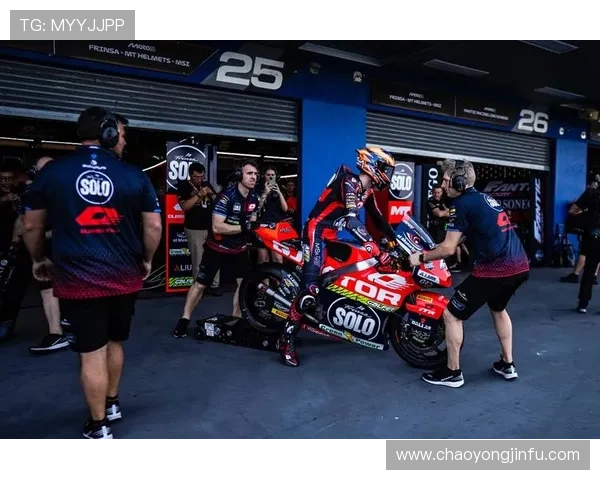 MotoGP赛季焦点转向新规则车手竞争全面升级各车队策略变化引关注 MotoGP赛季焦点转向新规则车手竞争全面升级各车队策略变化引关注