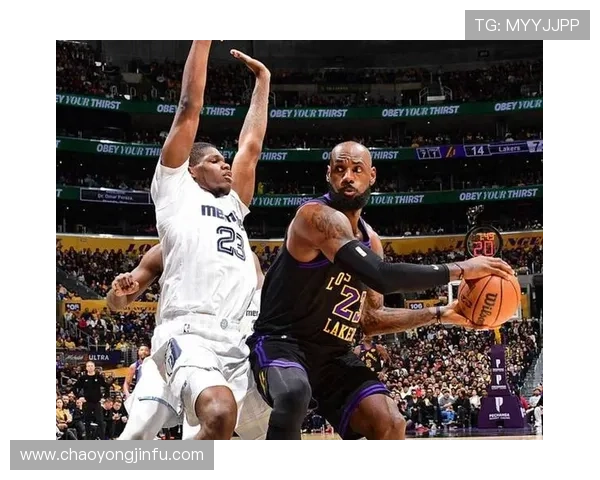 詹姆斯再创历史纪录 带领湖人战胜勇士全力冲击季后赛